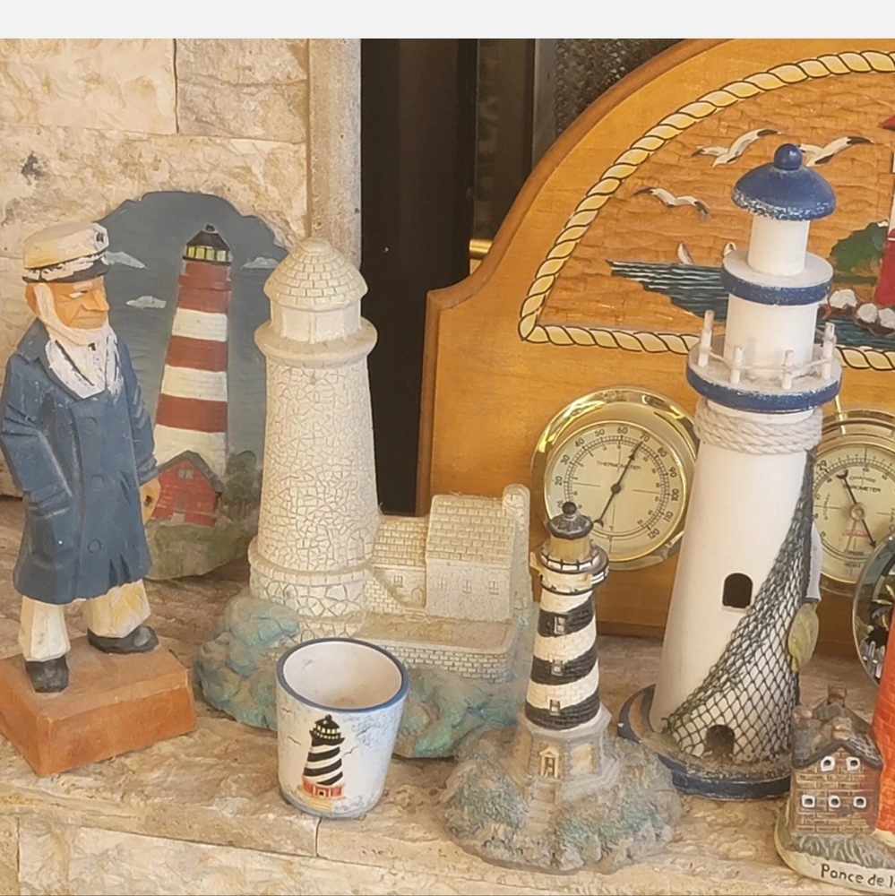 Large Lighthouse Collection - Picture 3 of 6